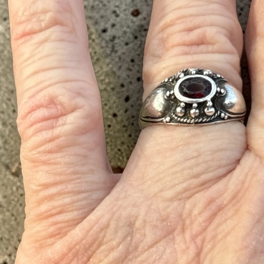 Beautiful Vintage Silver Garnet Statement Ring in Size 8 - Picture 4 of 6